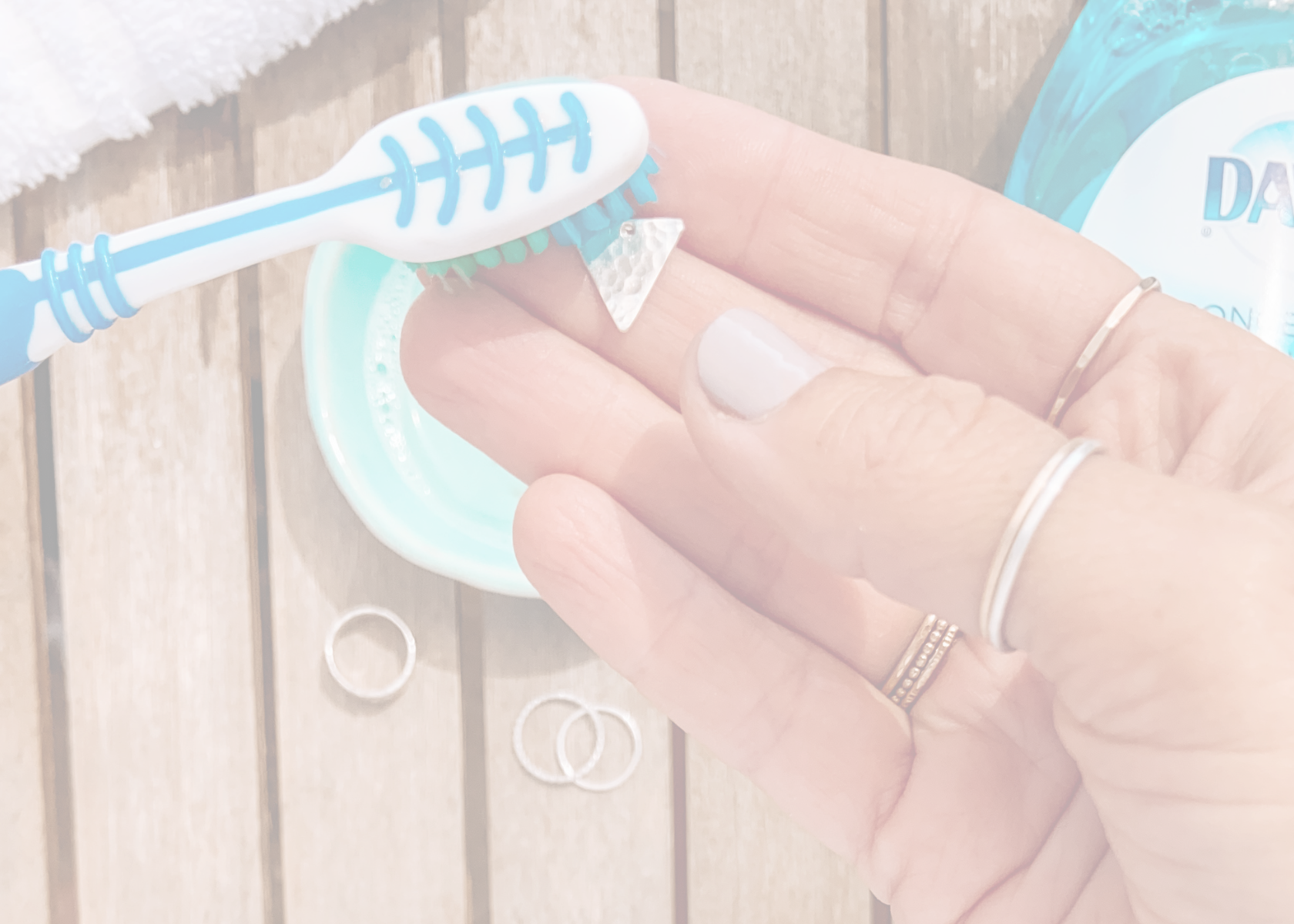 How to Use Toothpaste to Clean Silver Jewelry: 15 Steps